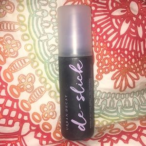 Urban decay deslick setting spray